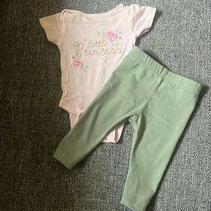Two piece set for baby girl. (newborn.)